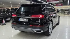 2023 Audi Q7 45 TDI Quattro Premium, чёрный — фото 6