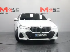 2024 BMW 5-Series 520i M Sport, белый — фото 3