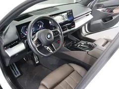 2024 BMW 5-Series 520i M Sport, белый — фото 10