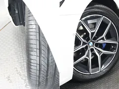 2024 BMW 5-Series 520i M Sport, белый — фото 18