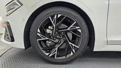 2024 Kia K5 1.6 Turbo, белый — фото 5