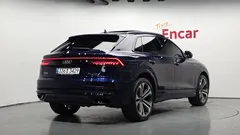 2023 Audi Q8 55 TFSI Quattro Premium, синий — фото 2
