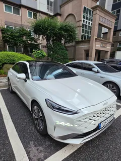 2023 Kia K8 Signature Special — фото 2