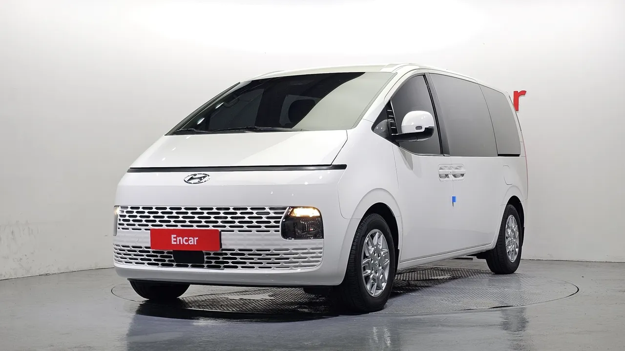 2023 Hyundai Staria Tourer 11-Seater