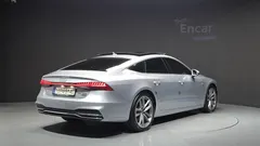 2021 Audi A7 55 TFSI Quattro Premium, серо-серебристый — фото 2