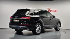 2022 Audi Q7 45 TDI Quattro Premium — фото 2