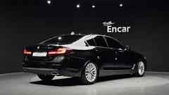 2021 BMW 5-Series 520i Luxury, чёрный — фото 2