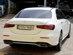 2022 Mercedes-Benz E-Class E220d 4MATIC AMG Line — фото 4