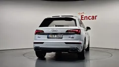 2021 Audi Q5 45 TFSI Quattro Premium, белый — фото 4