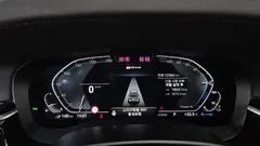 2023 BMW 5-Series 530e M Sport, серо-серебристый — фото 8