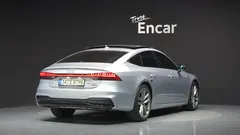 2022 Audi A7 55 TFSI Quattro Premium, серебристый — фото 2