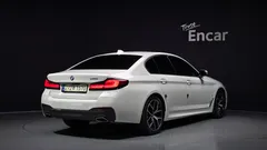 2022 BMW 5-Series 530i M Sport Package, белый — фото 2