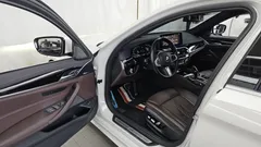 2022 BMW 5-Series 530i M Sport Package, белый — фото 10