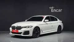 2021 BMW 5-Series 530i xDrive M Sport Package, белый — фото 1