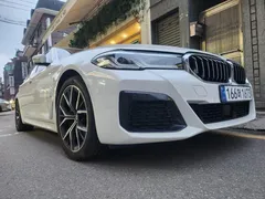 2023 BMW 5-Series 530i M Sport Package — фото 3