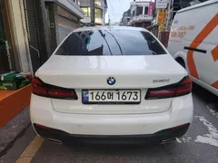 2023 BMW 5-Series 530i M Sport Package — фото 10