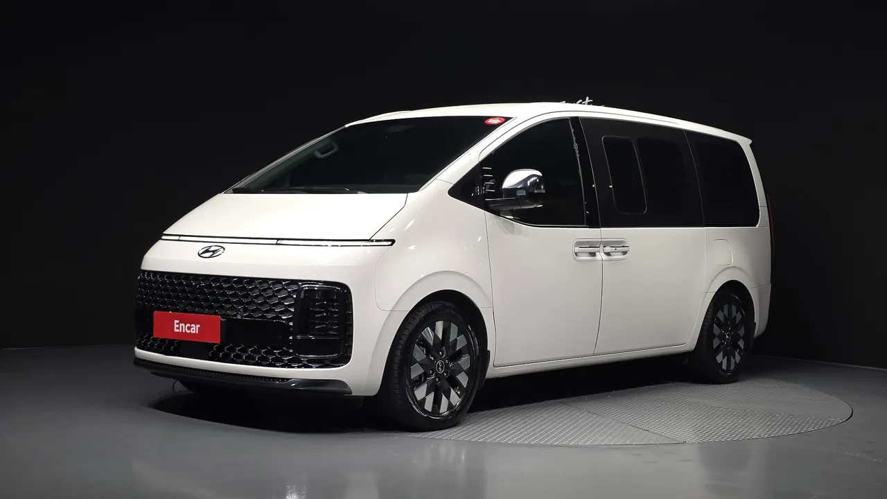 2022 Hyundai Staria Lounge 9-Seater