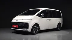 2022 Hyundai Staria Lounge 9-Seater — фото 1