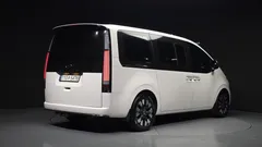 2022 Hyundai Staria Lounge 9-Seater — фото 2