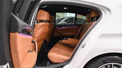 2023 BMW 5-Series 520i M Sport — фото 10