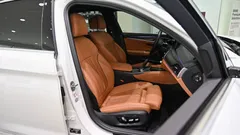 2023 BMW 5-Series 520i M Sport — фото 17