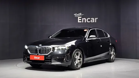 2024 BMW 5-Series 520i