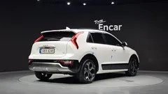 2023 Kia Niro Prestige, белый — фото 2