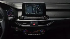 2021 Kia K3 Signature, белый — фото 14
