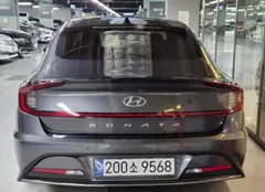 2022 Hyundai Sonata Premium Plus, серо-серебристый — фото 5