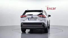 2021 Toyota RAV4 2.5 4WD Hybrid, белый — фото 4