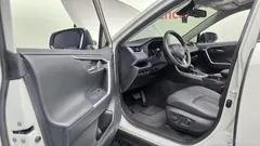 2021 Toyota RAV4 2.5 4WD Hybrid, белый — фото 10