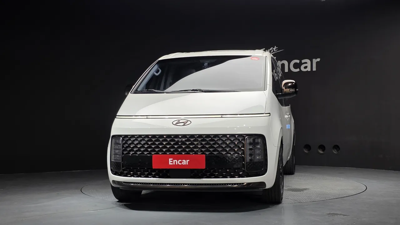 2022 Hyundai Staria 4WD Lounge 7-Seater