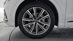 2021 Audi Q8 55 TFSI Quattro Premium, белый — фото 5
