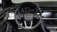 2021 Audi Q8 55 TFSI Quattro Premium, белый — фото 13