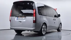 2023 Hyundai Staria 4WD Tourer 9-Seater — фото 2