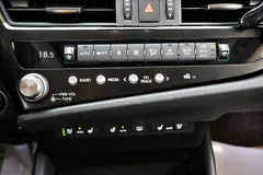 2024 Lexus ES Luxury Plus — фото 16