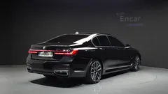 2022 BMW 7-Series 740i M Sport, чёрный — фото 2
