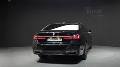 2022 BMW 7-Series 740i M Sport, чёрный — фото 4