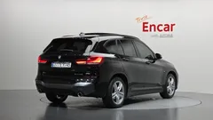 2022 BMW X1 xDrive 18d M Sport, чёрный — фото 2