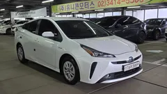 2021 Toyota Prius 1.8, белый — фото 3