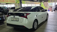 2021 Toyota Prius 1.8, белый — фото 4