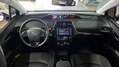 2021 Toyota Prius 1.8, белый — фото 7