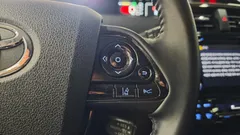 2021 Toyota Prius 1.8, белый — фото 10