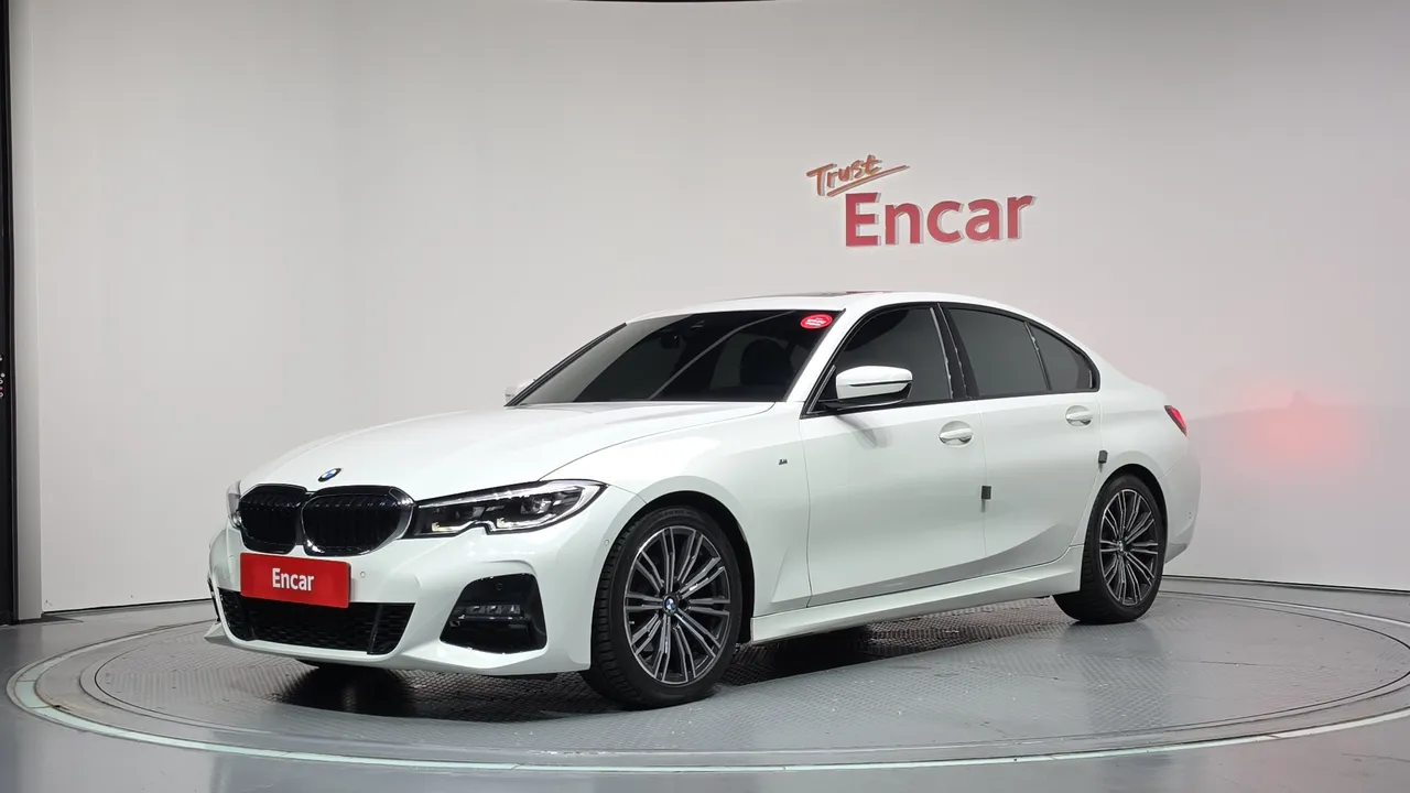 2022 BMW 3-Series 320i M Sport
