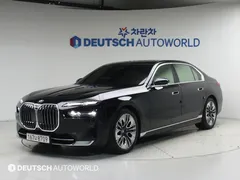 2023 BMW 7-Series 740i sDrive Design Pure Excellence, чёрный — фото 1