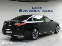 2023 BMW 7-Series 740i sDrive Design Pure Excellence, чёрный — фото 2