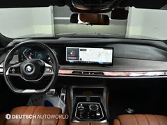 2023 BMW 7-Series 740i sDrive Design Pure Excellence, чёрный — фото 7