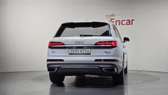 2022 Audi Q7 45 TDI Quattro Premium, белый — фото 4