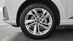 2022 Audi Q7 45 TDI Quattro Premium, белый — фото 5