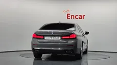 2022 BMW 5-Series 523d Luxury — фото 4